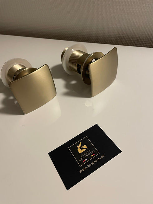 Pop up gootsteen dop | Vierkant gevormde afvoerplugs met luxe afwerking | Geborsteld Goud