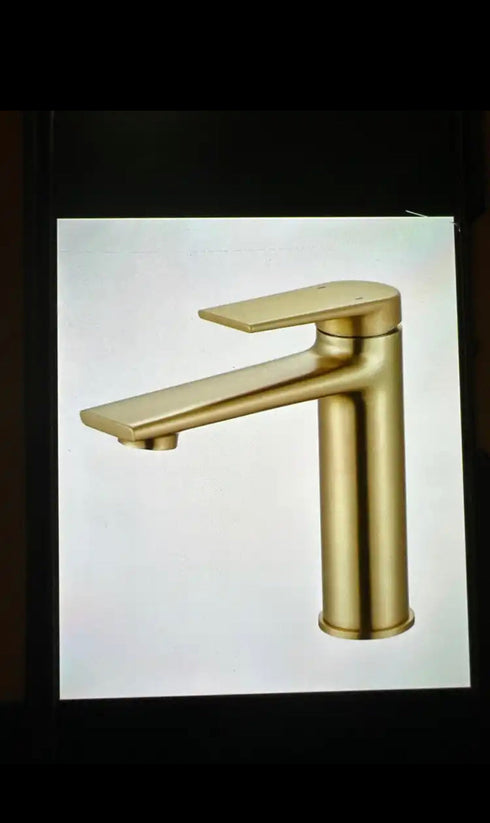 Maatwerk | Staande wasbak | Vrijstaande fontein met kraanbasis | Goud | Joëlle