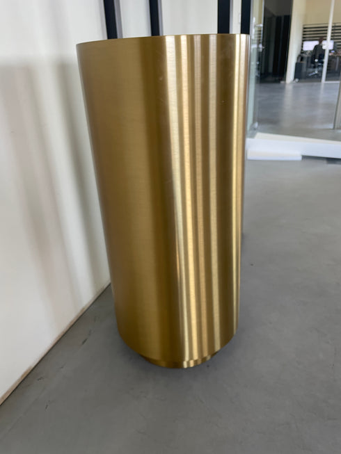 Waszuil | Staande wasbak | Vrijstaande fontein | De verzuiling | Goud