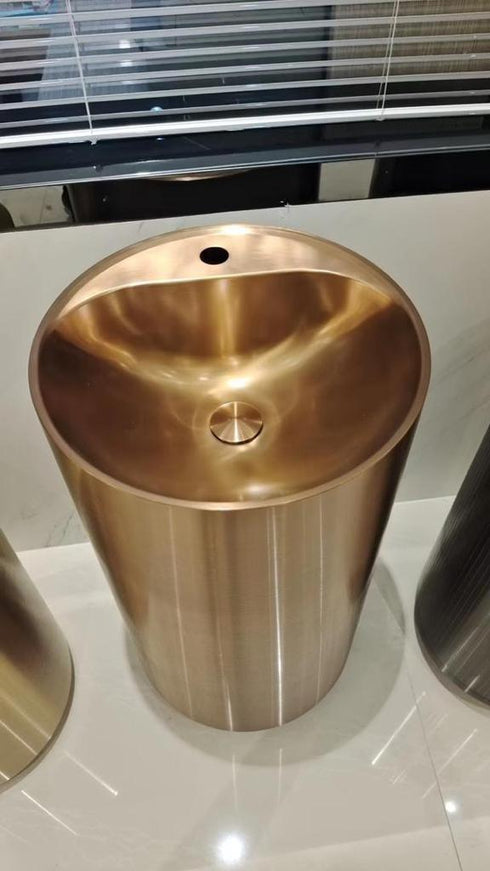 Maatwerk | Staande wasbak | Vrijstaande fontein met kraanbasis | Goud | Joëlle