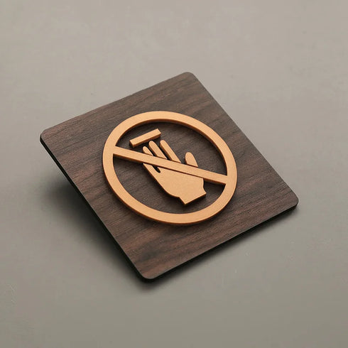 Duidingsbordjes en bewegwijzering | Kantoortekens en verblijfsruimtes | Goud op hout | Minimalistisch