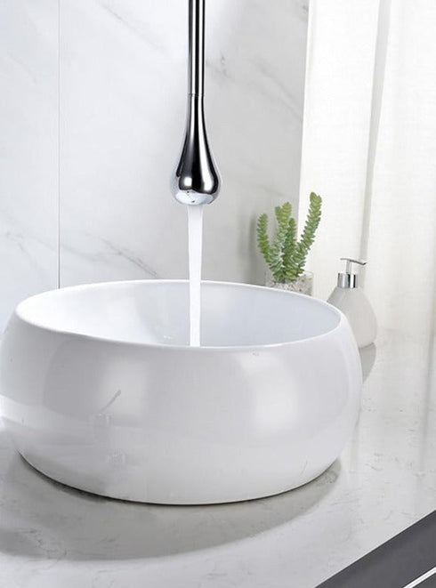 Badkamer | Hangende kraan | Bediening aan de wand | The Long drop | Minimalisme