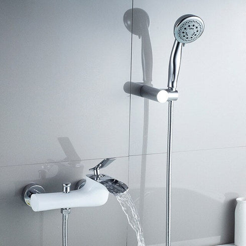 Design | Ligbadkraan met handdouche | Op de wand montage | Transitie | Wit en Chroom