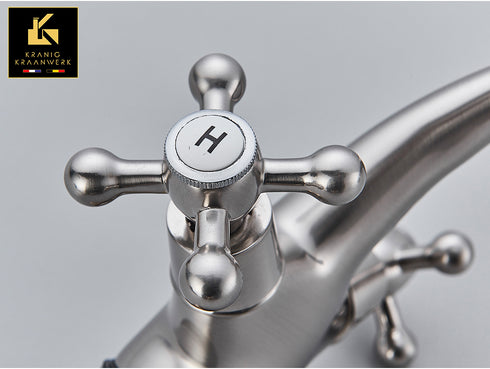 Industrieel en Landelijk | Badkamer en of keukenkraan | Cedrica | Goud Zwart Chroom RVS