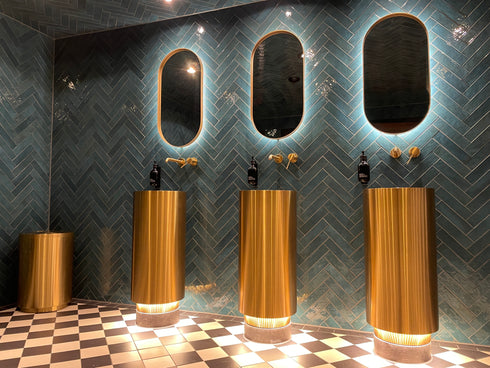 Waszuil | Staande wasbak | Vrijstaande fontein | De verzuiling | Goud