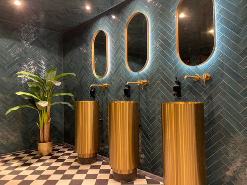 Waszuil | Staande wasbak | Vrijstaande fontein | De verzuiling | Goud