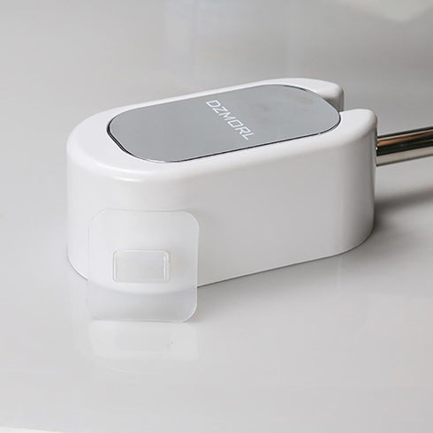 Inrichting | Design badkamer | Luxe en kleine toiletborstel met hangende houder