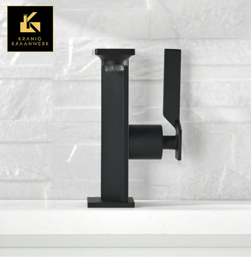 Badkamer | Design Mengkraan | Wastafel en fonteinkraan | Vlakkend Plat | Minimalisme