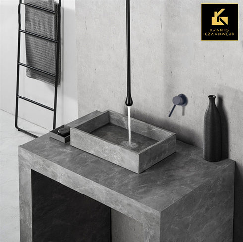 Badkamer | Hangende kraan | Bediening aan de wand | The Long drop | Minimalisme